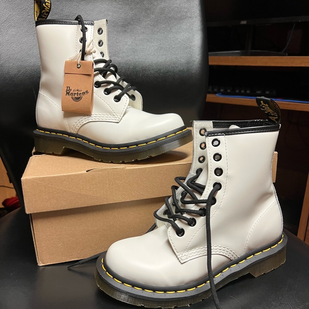 BNEW- Dr. Martens 1460 Women's Smooth Leather Lace Up Boots in White Smooth